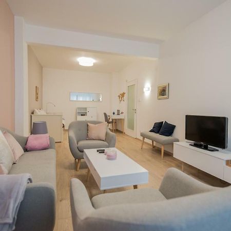 Chic And Spacious Apartment In Central Sofia - Patriarh Evtimiy By Flat Mаnager Exteriör bild